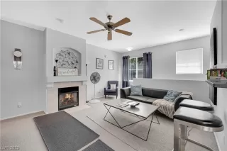 Photo #5: 2510306 Listing