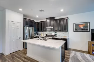 Photo #3: 2510340 Listing