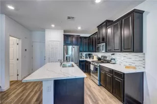 Photo #4: 2510340 Listing