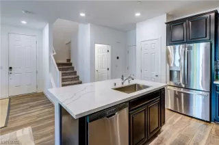 Photo #5: 2510340 Listing