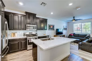 Photo #6: 2510340 Listing