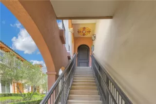 Photo #4: 2510395 Listing