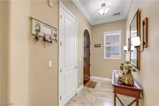 Photo #5: 2510395 Listing