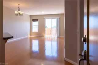 Photo #5: 2510412 Listing 