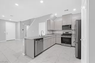 Photo #5: 2510422 Listing 