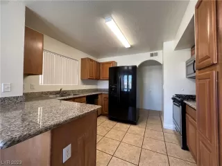 Photo #2: 2510424 Listing 