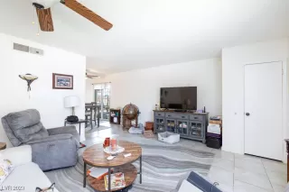 Photo #5: 2510428 Listing