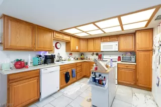 Photo #6: 2510428 Listing