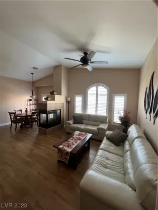 Photo #6: 2510477 Listing 