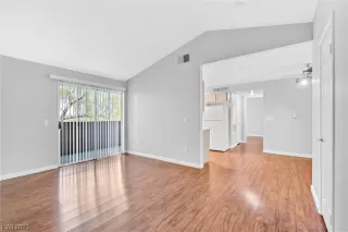 Photo #6: 2510512 Listing