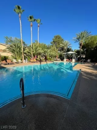 Photo #2: 2510561 Listing 