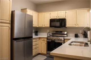 Photo #5: 2510613 Listing 