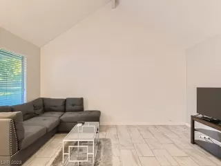 Photo #5: 2510623 Listing 