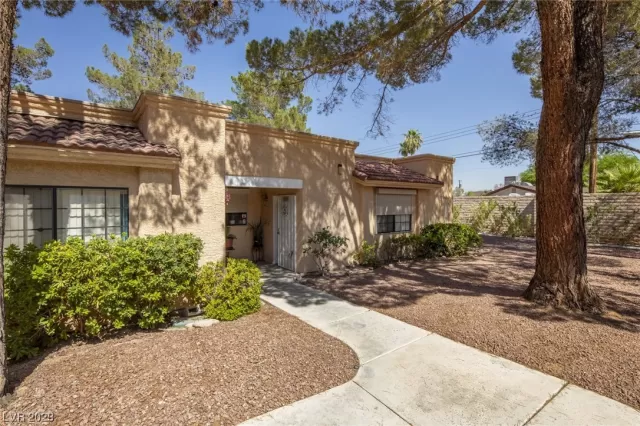 MLS: 2510629 Condo For Sale