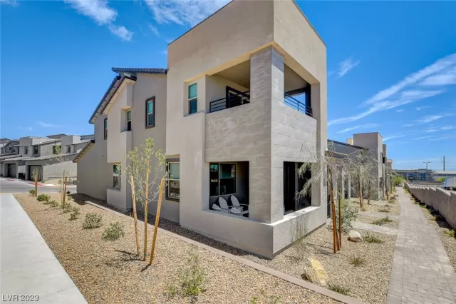 MLS: 2510642 Condo For Sale