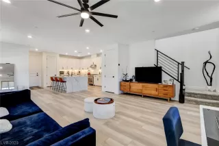 Photo #6: 2510642 Listing