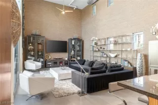 Photo #2: 2510726 Listing 