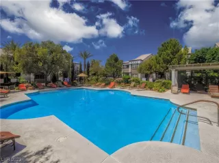 Photo #4: 2510824 Listing