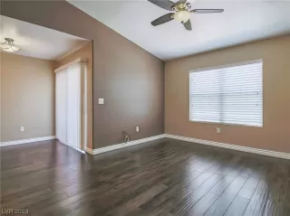 Photo #6: 2510824 Listing