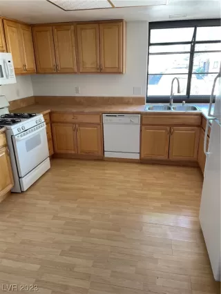 Photo #2: 2510847 Listing 