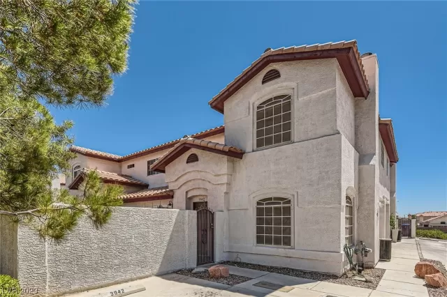 MLS: 2510861 Condo For Sale