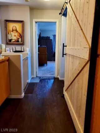 Photo #5: 2510918 Listing