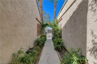 Photo #4: 2510932 Listing