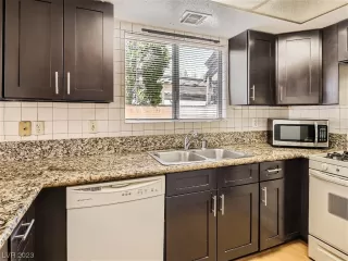 Photo #6: 2510971 Listing 