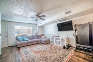 Photo #1: 2510997 Listing