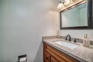 Photo #5: 2510997 Listing