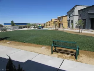 Photo #2: 2511016 Listing