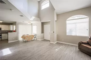 Photo #3: 2511068 Listing