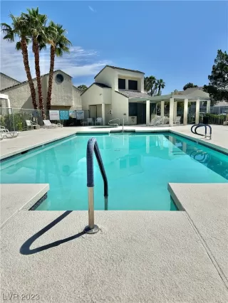 Photo #1: 2511116 Listing 