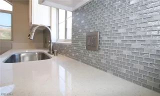 Photo #6: 2511191 Listing