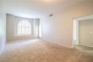 Photo #5: 2511256 Listing