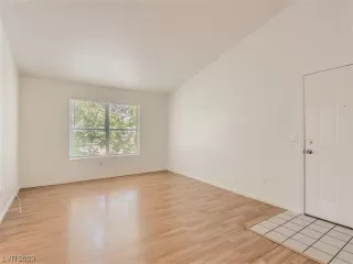 Photo #2: 2511306 Listing