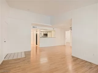 Photo #3: 2511306 Listing