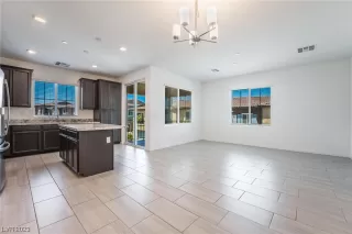 Photo #4: 2511330 Listing