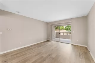 Photo #4: 2511336 Listing