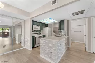 Photo #5: 2511336 Listing