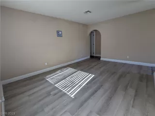 Photo #2: 2511469 Listing 