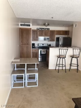 Photo #3: 2511506 Listing