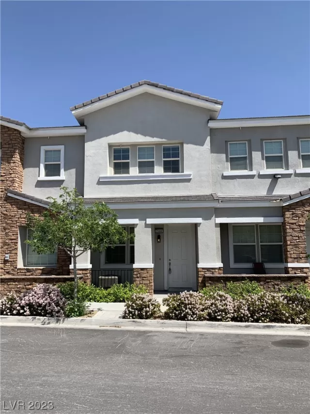 MLS: 2511514 Condo For Sale