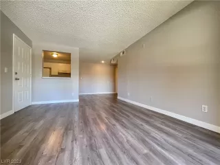 Photo #5: 2511572 Listing 