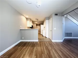 Photo #3: 2511624 Listing 