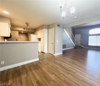 Photo #4: 2511624 Listing 