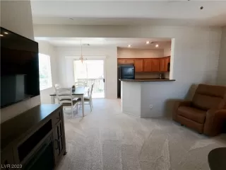 Photo #4: 2511650 Listing