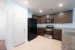 Photo #5: 2511651 Listing