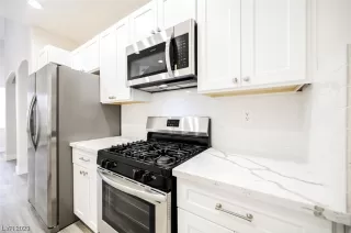 Photo #6: 2511708 Listing