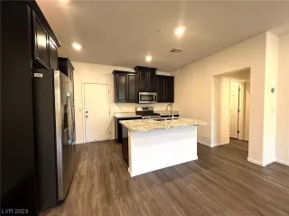 Photo #5: 2511721 Listing 